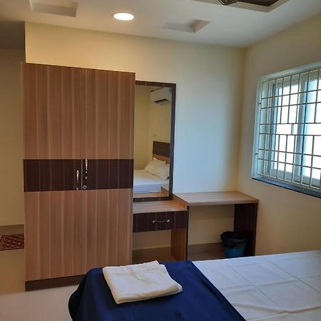 Grk Residency Hotel Guduvancheri Ngoại thất bức ảnh