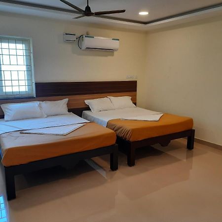 Grk Residency Hotel Guduvancheri Ngoại thất bức ảnh