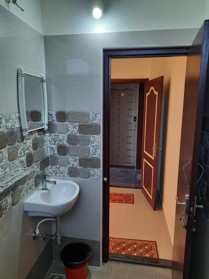 Grk Residency Hotel Guduvancheri Ngoại thất bức ảnh