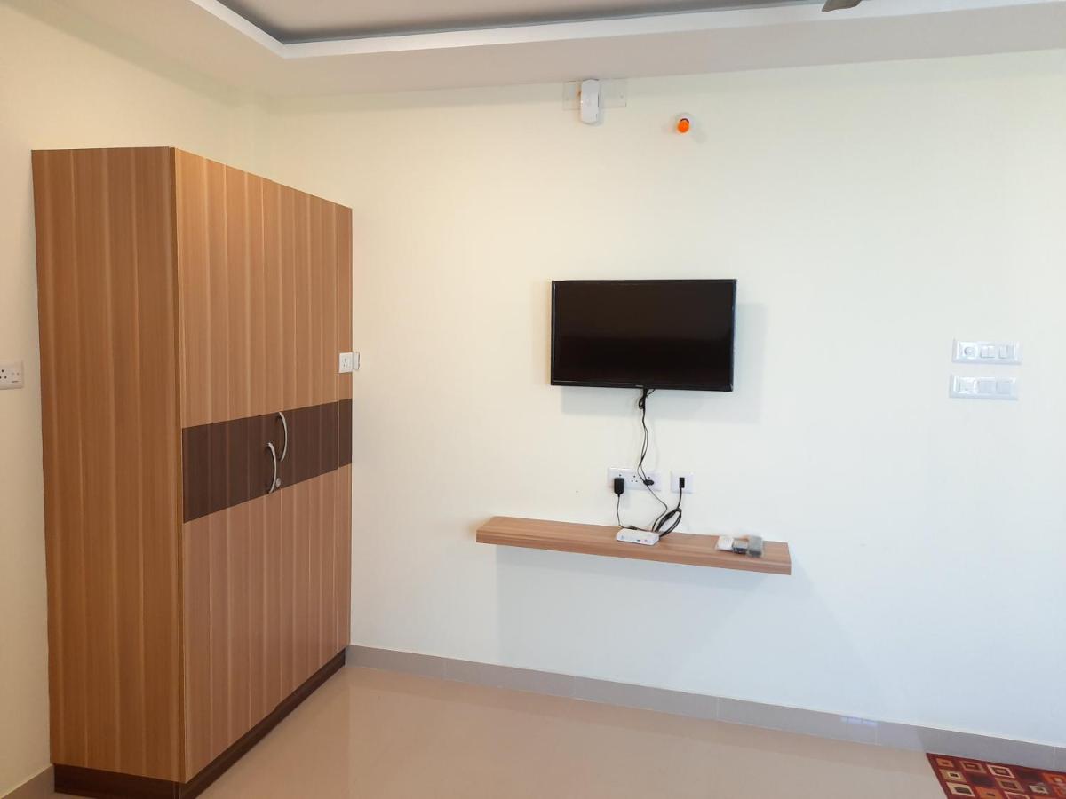 Grk Residency Hotel Guduvancheri Ngoại thất bức ảnh